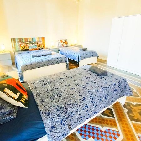 By Plaza Catalunya Rooms Barcelona Luaran gambar