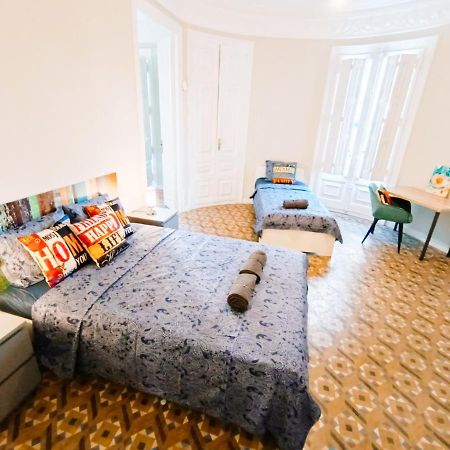 By Plaza Catalunya Rooms Barcelona Luaran gambar