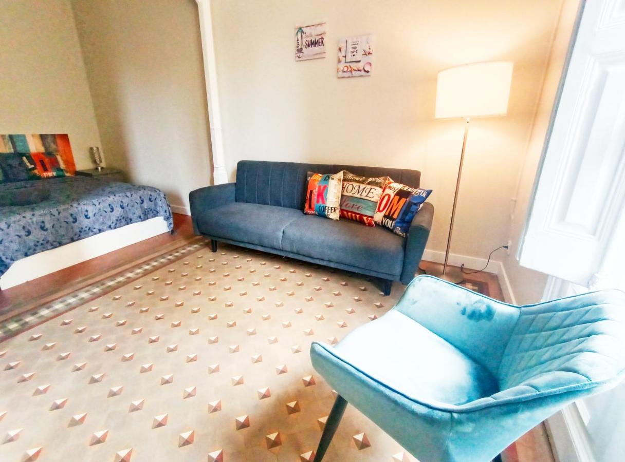 By Plaza Catalunya Rooms Barcelona Luaran gambar