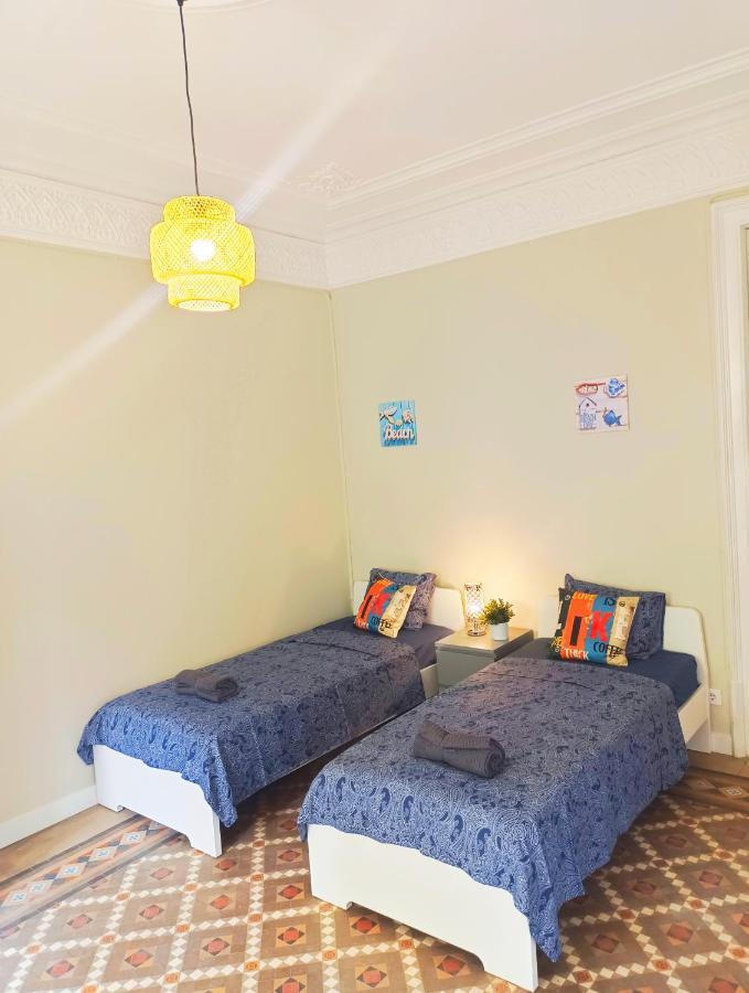 By Plaza Catalunya Rooms Barcelona Luaran gambar