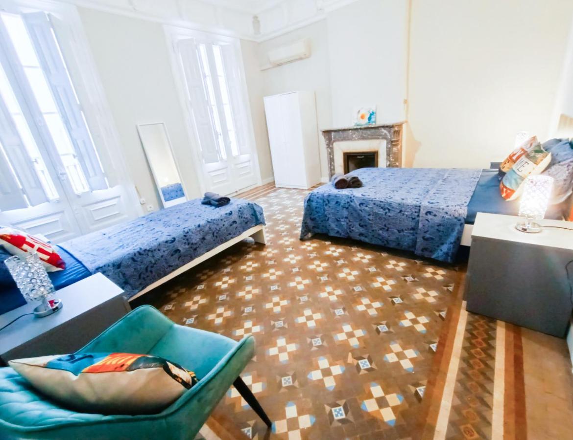By Plaza Catalunya Rooms Barcelona Luaran gambar