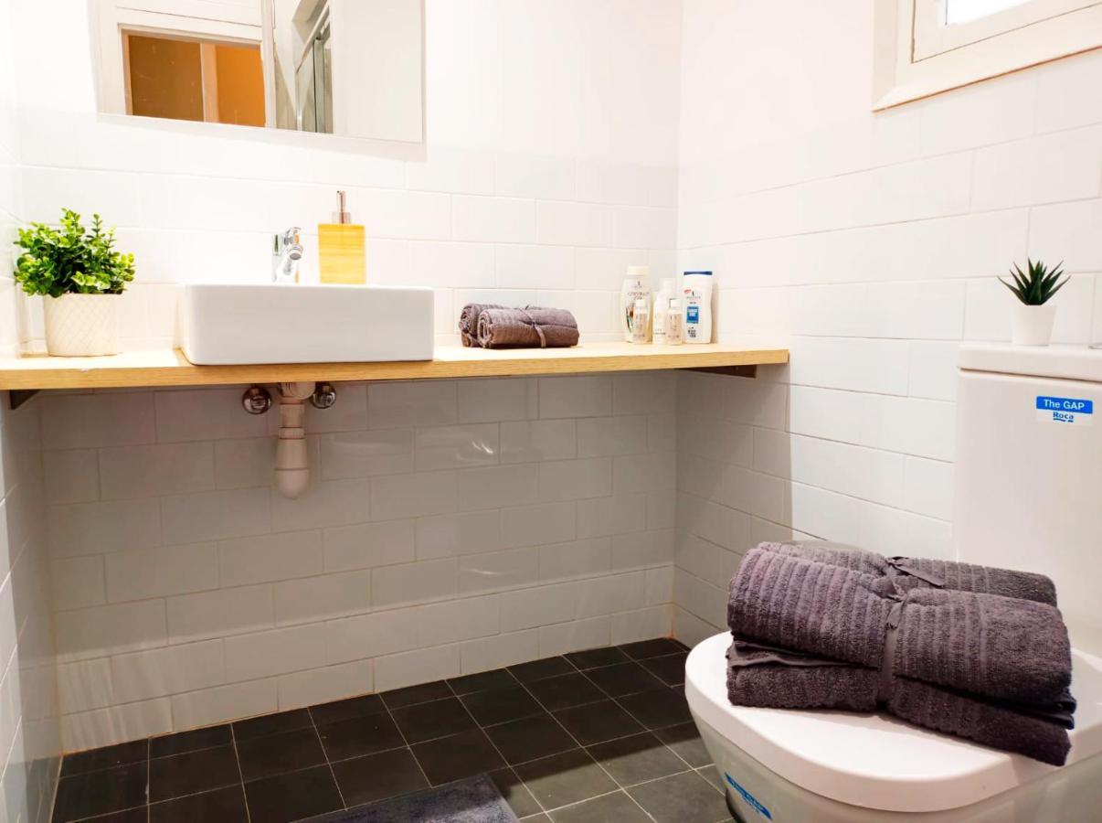 By Plaza Catalunya Rooms Barcelona Luaran gambar